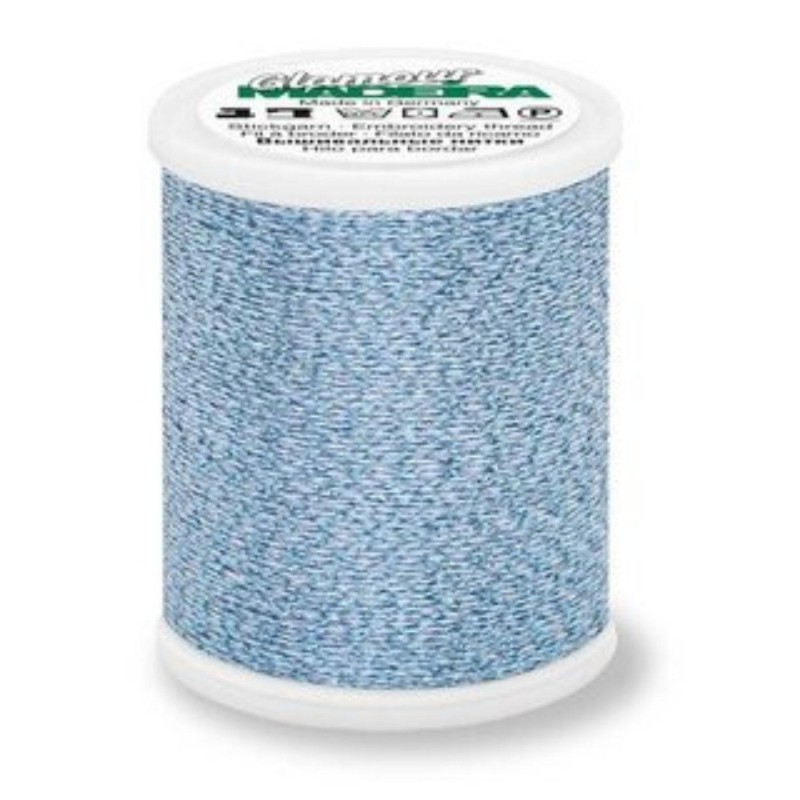 Fil à coudre effet métallique Madeira “Glamour 12” 200m – col. 3033/Sky blue